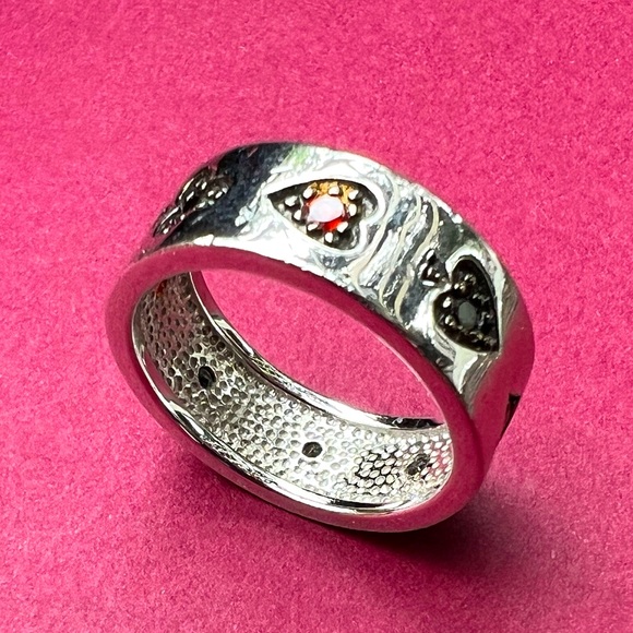 Playing card ring, solid 925 silver band w/ red and black gemstones all around. - Picture 9 of 12